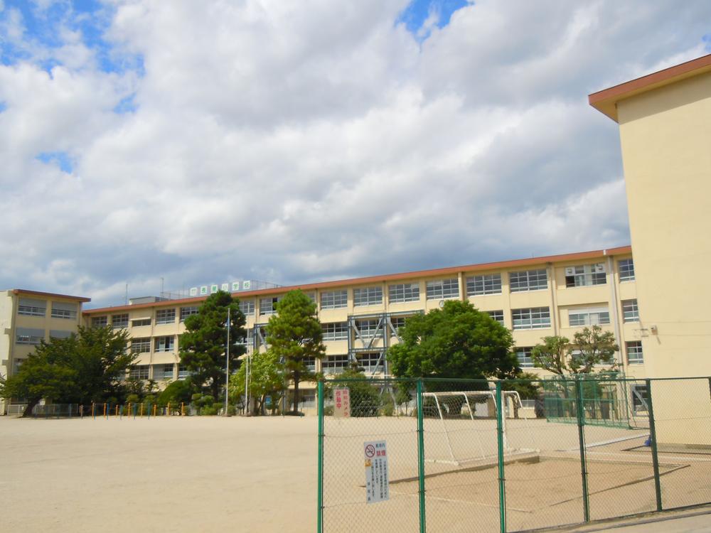 Primary school. 400m to Fukuoka Municipal Nagao Elementary School