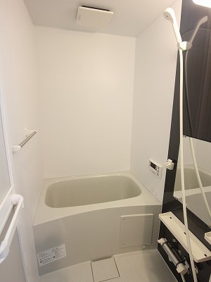 Bath. Additional heating with bathroom