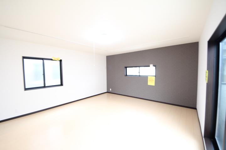 Living. Local (12 May 2013) Shooting