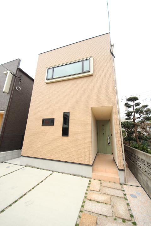 Local appearance photo. Local (12 May 2013) Shooting