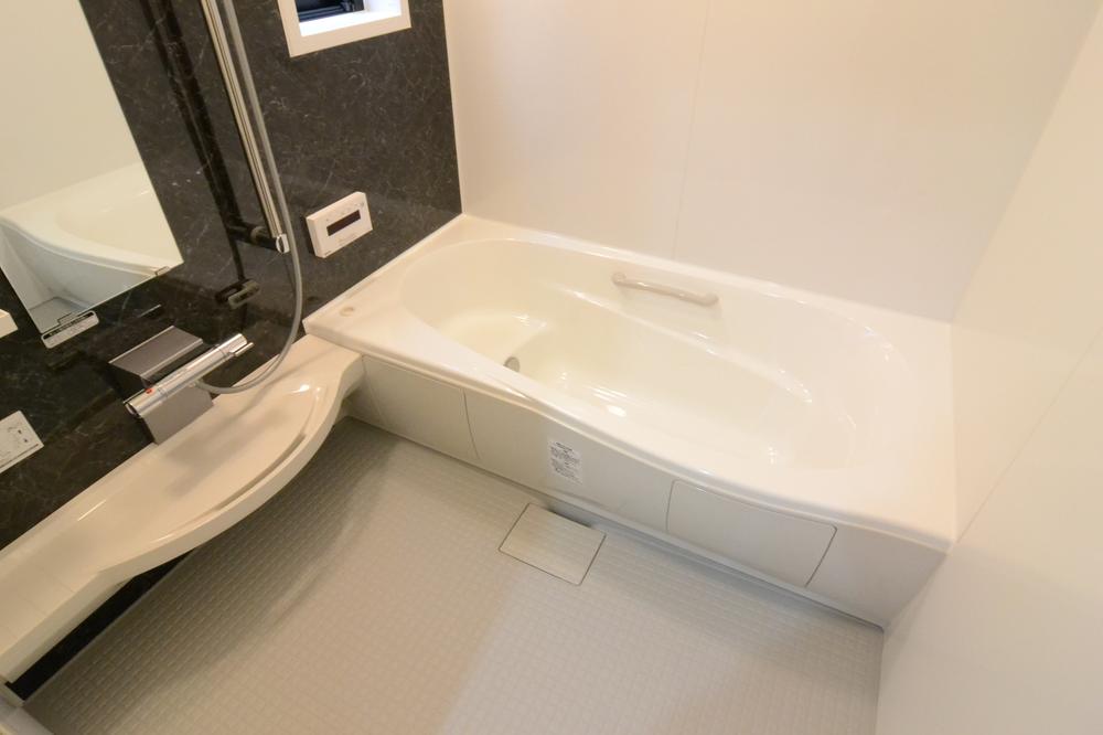 Bathroom. 1618 so the bathroom is loose. Since also attached bathroom drying heater, You can also hang out the laundry on the day of the day or PM2.5 rain is a concern.