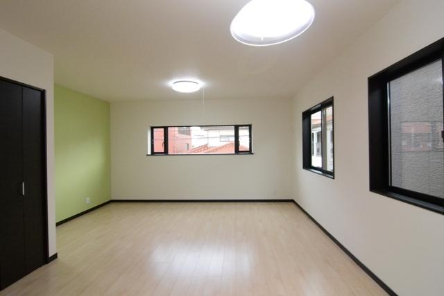 Living. Below the window you can see that put the furniture and TV (A is the building of living). 16 Pledge in the living room, Is the size of the total 19.8 tablets because some 3.8 Pledge in the kitchen.