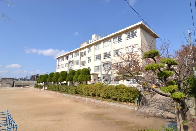 Primary school. It is less than 10 minutes' walk from the 750m popular Beppu elementary school to Beppu elementary school.