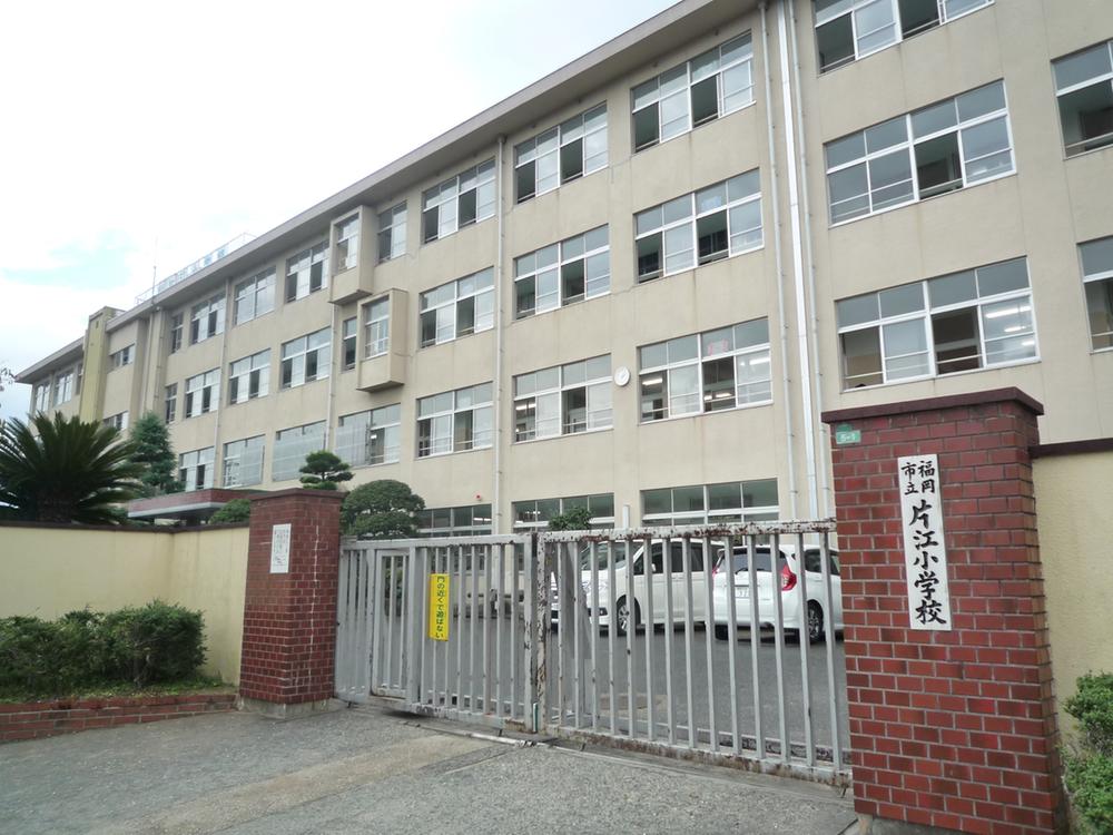 Primary school. 948m to Fukuoka Municipal Katae Elementary School