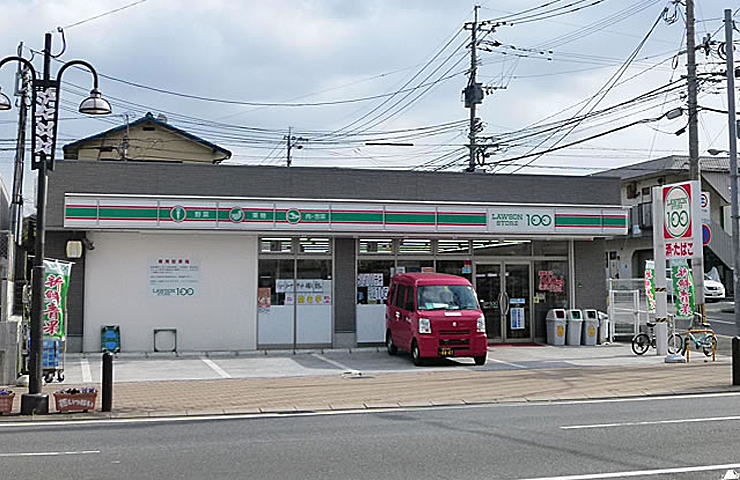 Convenience store. 200m up to 100 yen Lawson (convenience store)