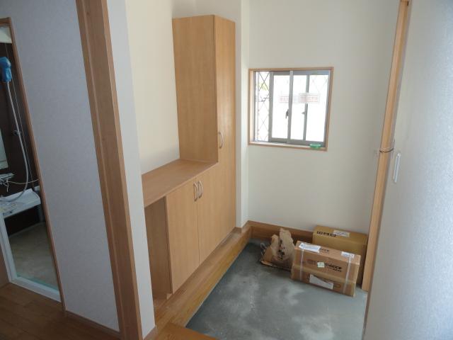 Entrance. Local (June 2013) Shooting