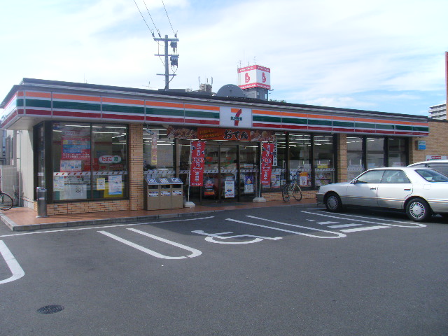 Convenience store. Seven-Eleven Fukuoka Arae 1-chome to (convenience store) 895m