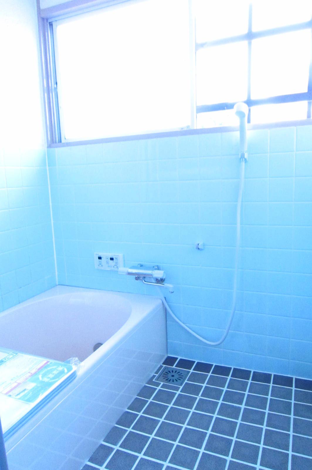 Bath. Bathtub ・ Water heater exchange already