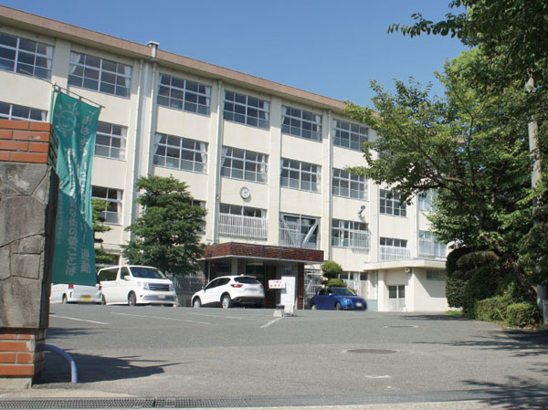 Surrounding environment. Tomoizumi junior high school (a 5-minute walk ・ About 380m)