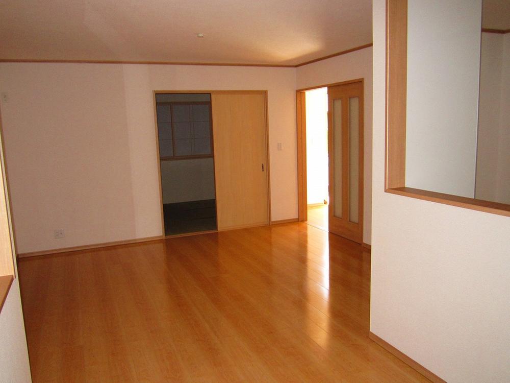 Same specifications photos (living). (1 Building) same specification