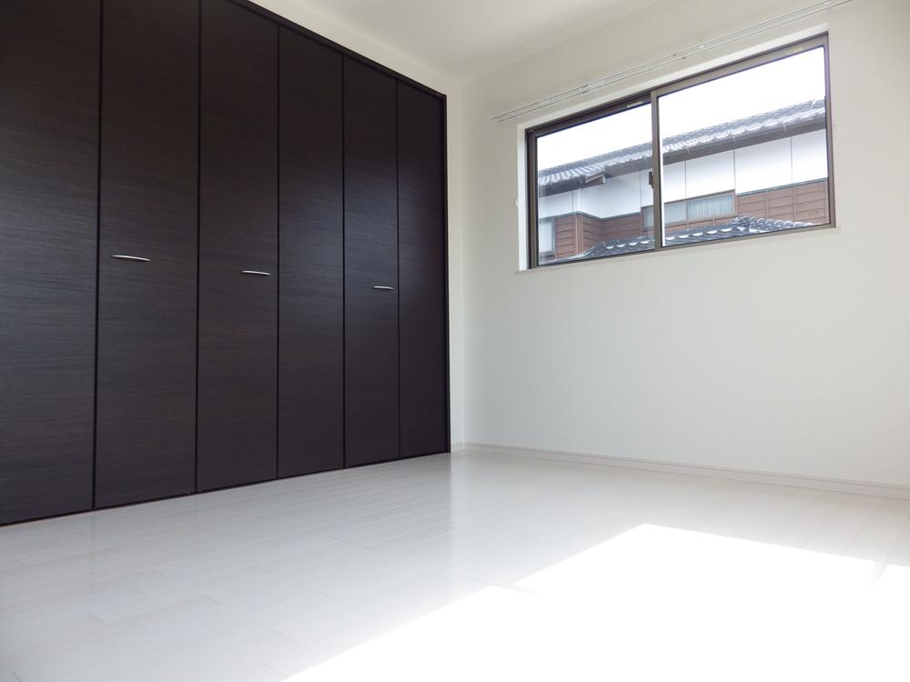 Same specifications photos (Other introspection). Same specifications