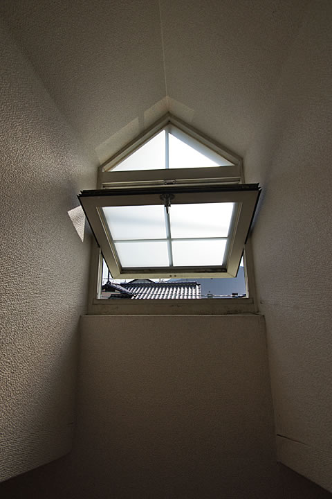 Other Equipment. Bright skylight, Breathable pat