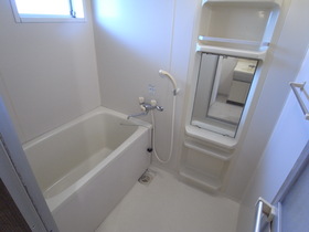 Bath. With ventilation preeminent small window ☆