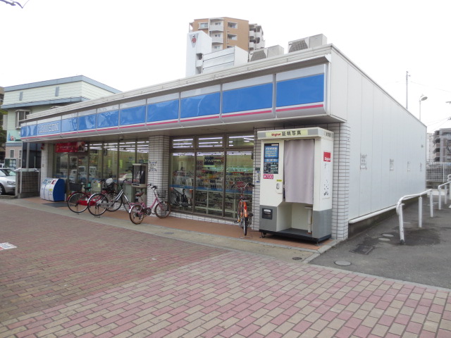 Convenience store. Lawson Beppu 3-chome up (convenience store) 371m