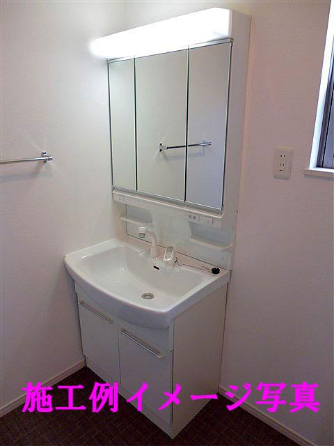Wash basin, toilet. Washbasin with shower