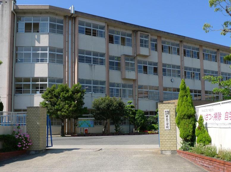 Primary school. Tajima 750m walk about 9 minutes to elementary school