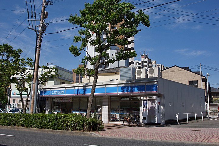 Convenience store. 200m to Lawson (convenience store)