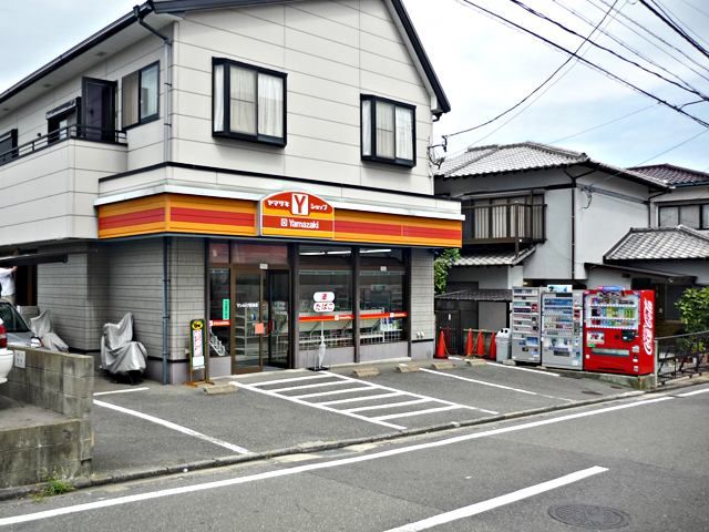 Convenience store. 400m until the Daily Yamazaki (convenience store)