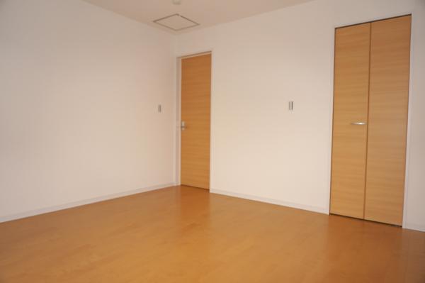 Non-living room. Indoor (12 May 2013) Shooting