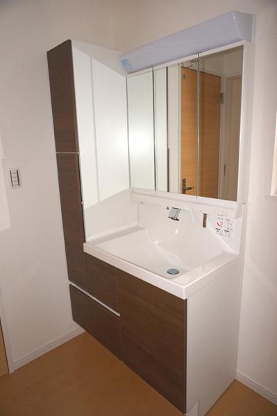 Wash basin, toilet. Indoor (12 May 2013) Shooting