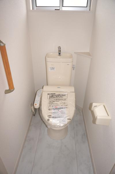 Toilet. Indoor (12 May 2013) Shooting