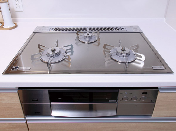 Kitchen.  [Operation is also simple stylish gas stove] Gas stove equipped also serves as the beauty and practicality also adopted a simple glass top cleaning. Grill corresponds to the Dutch oven, It takes an active part in a wide range of cuisine. (Same specifications)