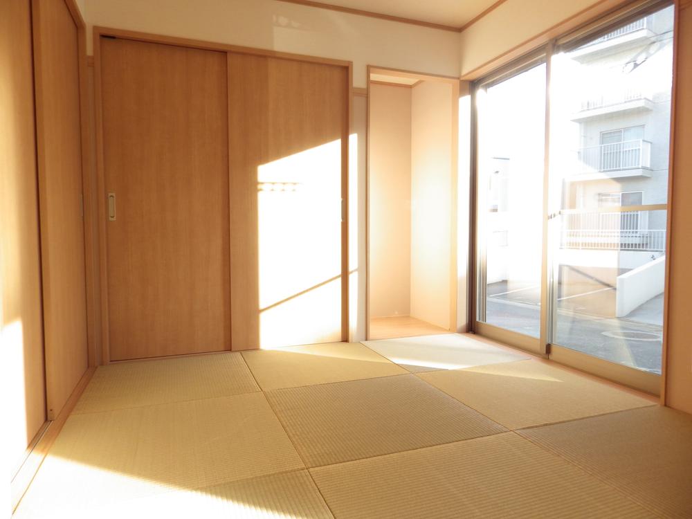 Other introspection. 4.5 Pledge of Japanese-style room is connected to the living room.