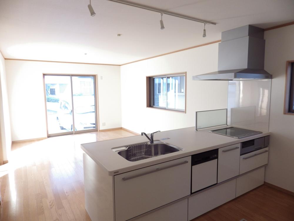Kitchen. Bright and airy LDK space