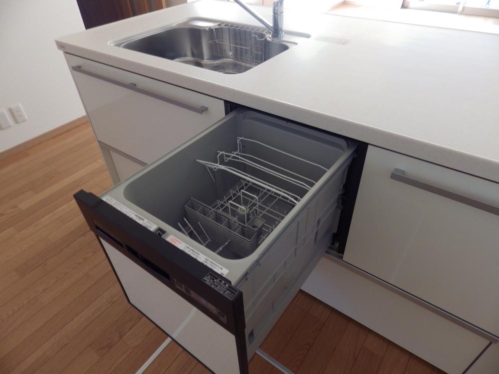Kitchen. Dishwasher will lead to savings of further electricity bills and use in the middle of the night.