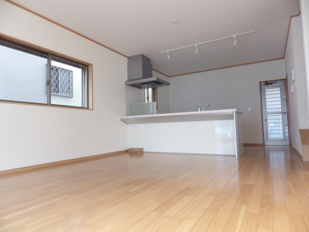 Living. 16 Pledge spacious space of