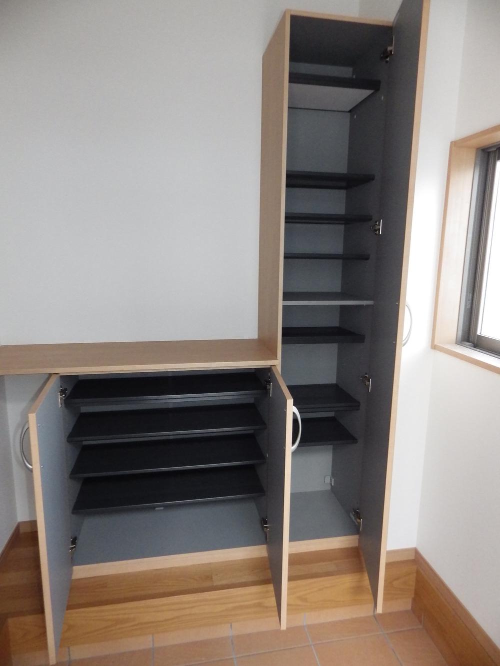 Receipt. Shoes BOX firmly equipped