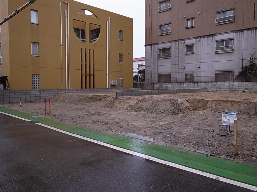 Local photos, including front road. Local (12 May 2013) Shooting