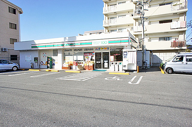 Convenience store. 100 yen 150m to Lawson (convenience store)