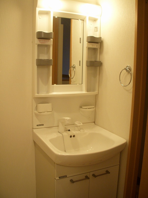 Washroom. Clean shampoo dresser ☆ 