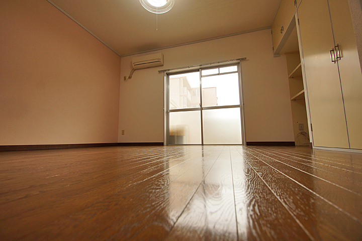 Living and room. Western-style (south-facing ・ Corner room)