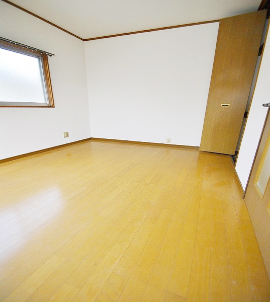 Living and room. It was re-covered a Japanese-style room in flooring