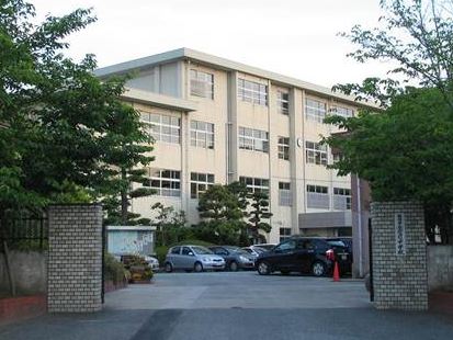 Junior high school. Roji 700m until junior high school (junior high school)