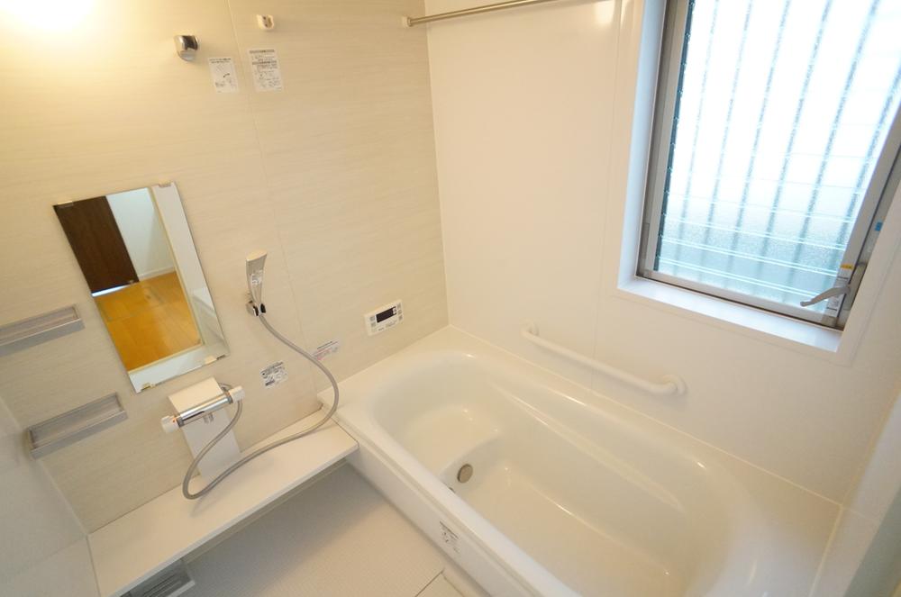 Bathroom. ◆ ◇ of 1 pyeong type unit bus is family put everyone "space of rest.". Because the window is also standard equipment "moisture measures" looks thorough ◇ ◆