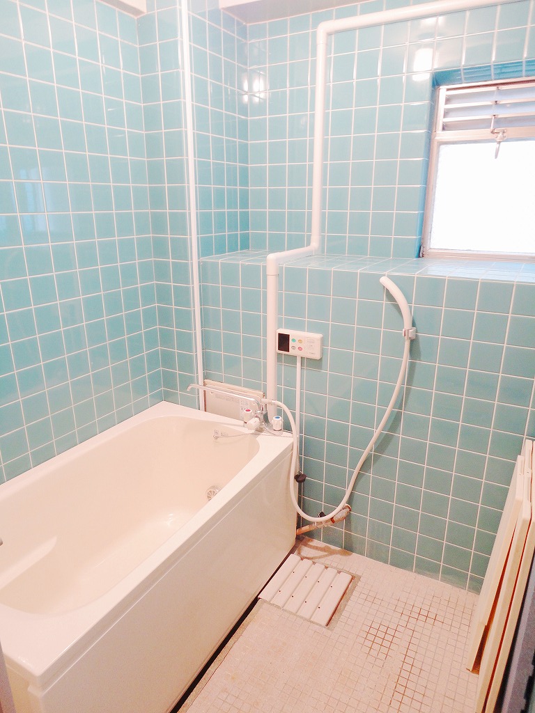 Bath. With additional heating, Bathroom with a window ☆ 