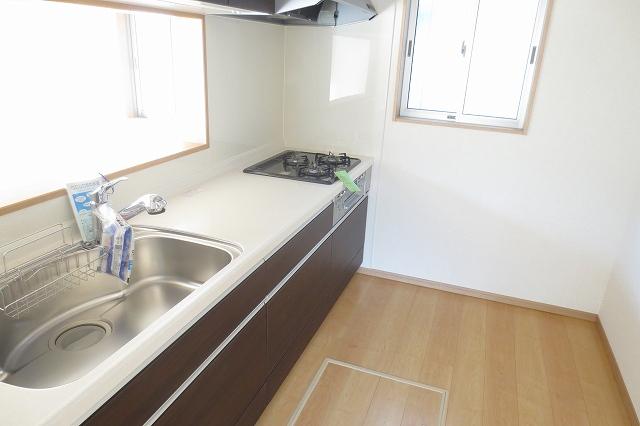 Kitchen. 3-neck gas stove! System kitchen!