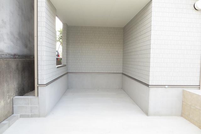 Parking lot. Local (10 May 2013) Shooting