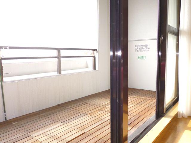 Balcony. Balcony is a specification of the deck tone