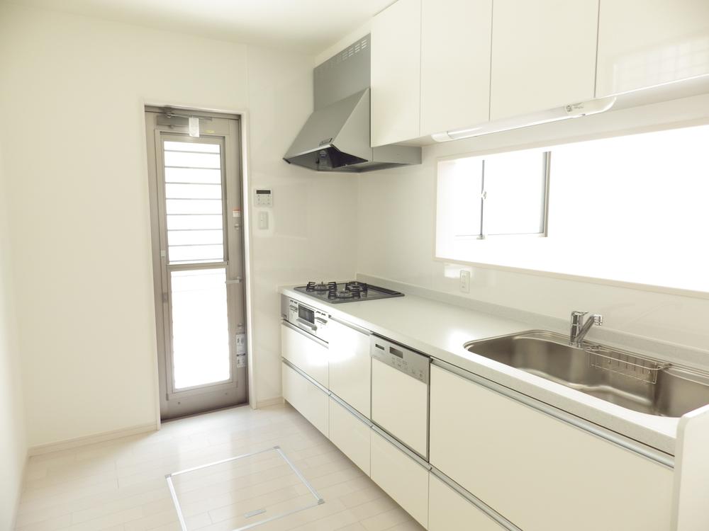 Same specifications photo (kitchen). The type of spread at the counter kitchen.