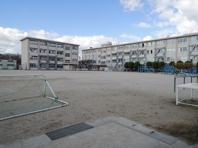 Primary school. 409m to Fukuoka Municipal Yanaga elementary school (elementary school)