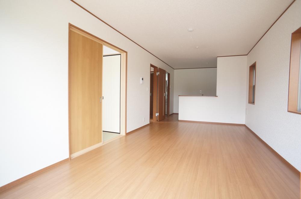 Same specifications photos (living).  ◆ Same specifications living ◆