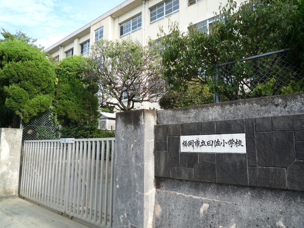 Primary school. 677m to Fukuoka Municipal pressed elementary school