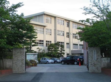 Junior high school. 700m to Fukuoka Municipal Roji junior high school (junior high school)