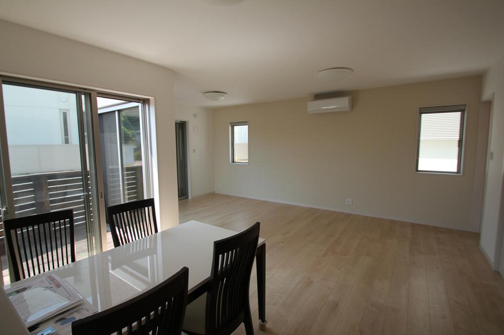 Living. It will be spacious space a feeling of opening.