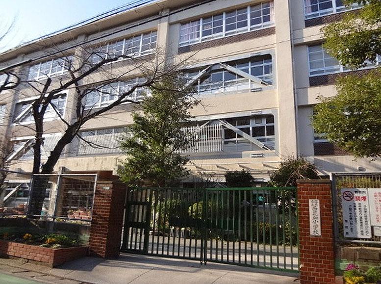 Primary school. 1230m walk about 16 minutes to the west flower garden elementary school
