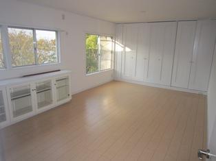 Non-living room. Second floor, About 12 Pledge